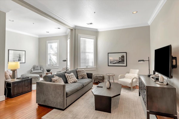 Cozy North Beach Gem — 1 BR / 1 BA Condo with City Views Cozy North Beach Gem — 1 BR / 1 BA Condo with City Views