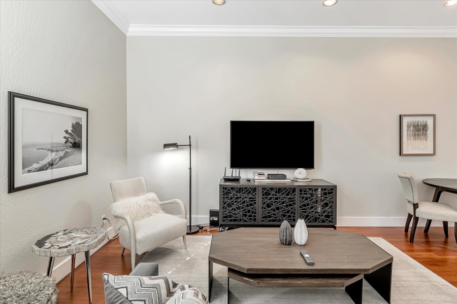 Cozy North Beach Gem — 1 BR / 1 BA Condo with City Views 