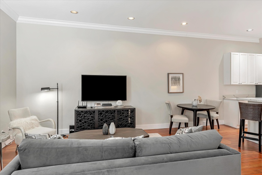 Cozy North Beach Gem — 1 BR / 1 BA Condo with City Views 