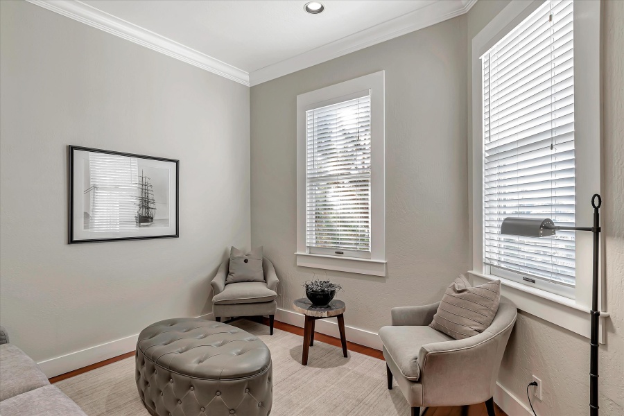 Cozy North Beach Gem — 1 BR / 1 BA Condo with City Views 