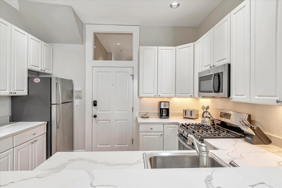 Cozy North Beach Gem — 1 BR / 1 BA Condo with City Views 