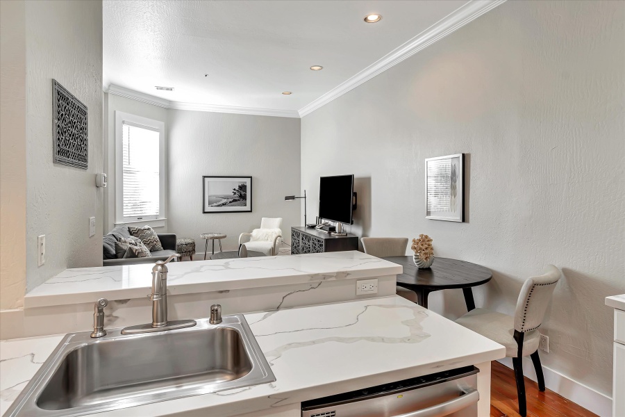 Cozy North Beach Gem — 1 BR / 1 BA Condo with City Views 