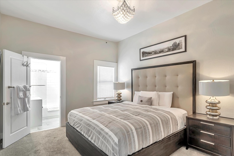 Cozy North Beach Gem — 1 BR / 1 BA Condo with City Views 