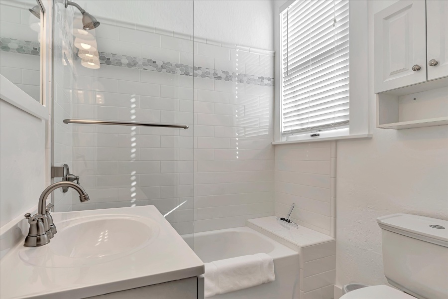 Cozy North Beach Gem — 1 BR / 1 BA Condo with City Views 