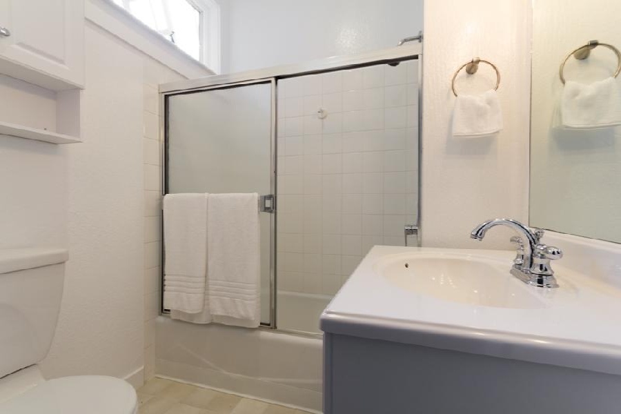 1 Bedroom/1 Bathroom condo located in North Beach!  