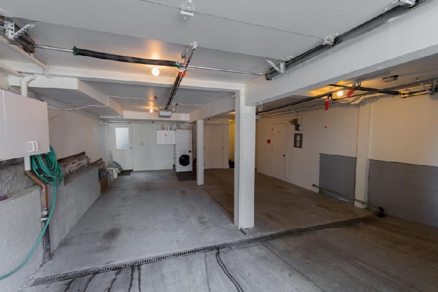 1 Bedroom/1 Bathroom condo located in North Beach!  